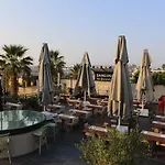 Sandora Boutiuqe