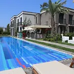 Sandora Boutiuqe 4*