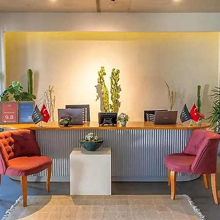 Sandora Boutiuqe فندق يالِكافاك